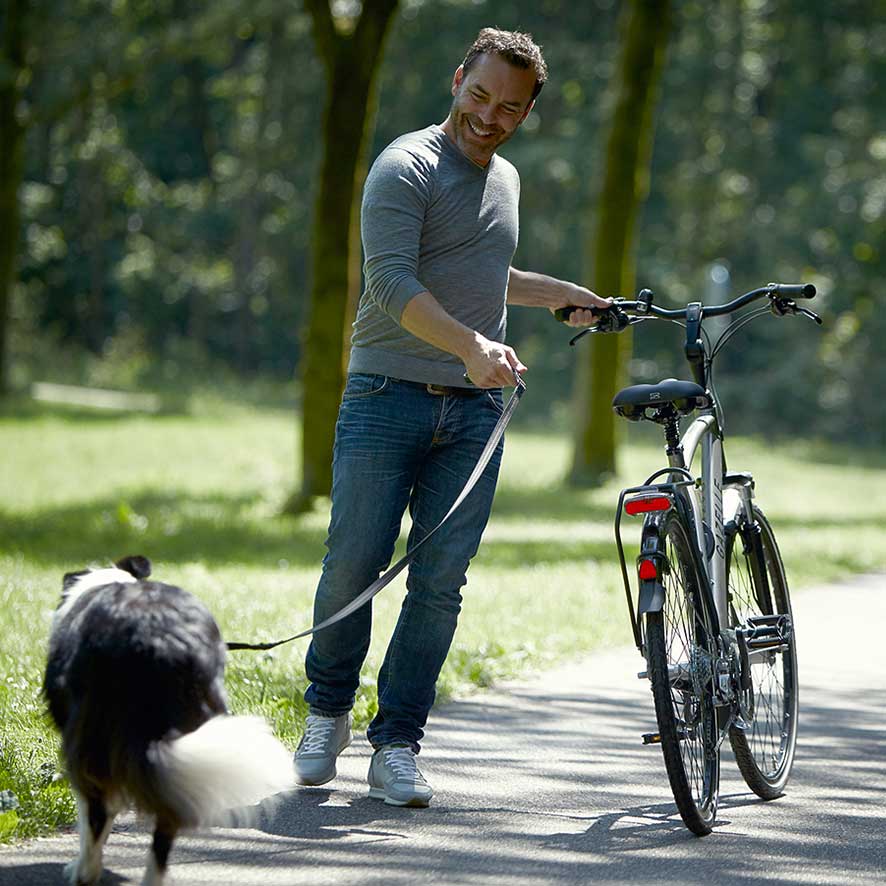 Ga voor de sportieve trekking met hoogwaardige onderdelen, strakke vormgegeven aluminium frame en carbon voorvork.
